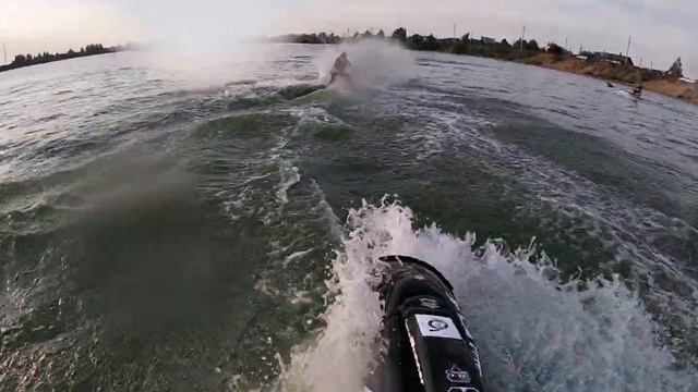 Yamaha SuperJet vs WaveBlaster смотреть онлайн