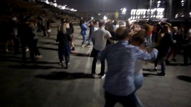 Бачата - Опен в парке Зарядье 26.04.2019 part 1 смотреть онлайн