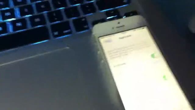 Night Shift - MacBook Pro vs iPhone смотреть онлайн