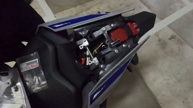 [R-Yung] YAMAHA YZF-R1 Genuine Rear Seat Cowl Kit Installation смотреть онлайн