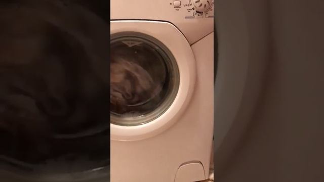 Стиральная машина канди, 4кг, маленькая. На видео слышно , к... смотреть онлайн