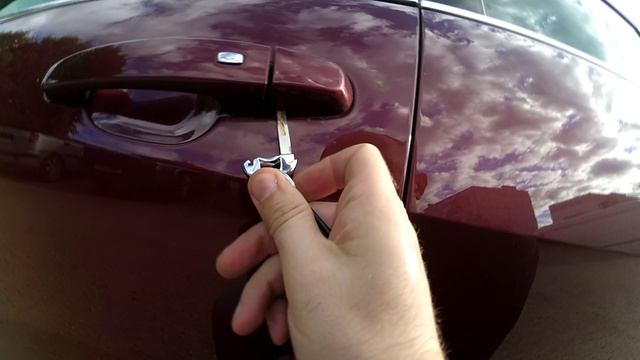 Как открыть авто с бесключевым если сел аккумулятор.mp4 смотреть онлайн