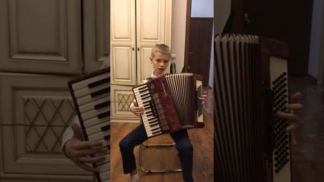 А. Спадавеккиа «Добрый жук» смотреть онлайн