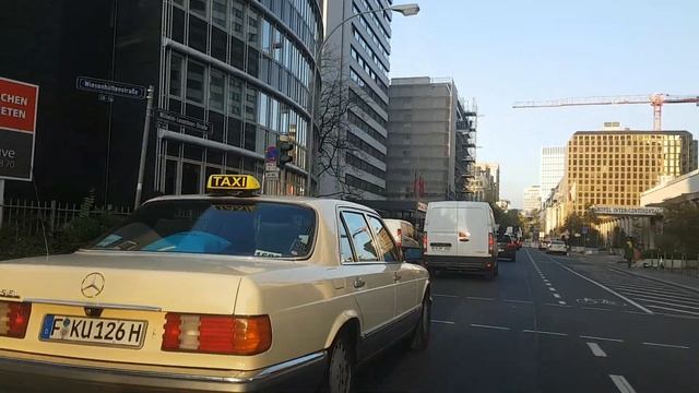 MERCEDES - BENZ W126 300 SEL TAXI смотреть онлайн