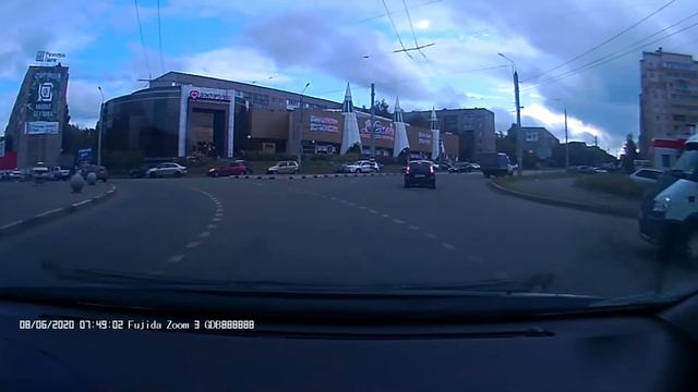 Бесстрашный на приоре подрезал на кольце в Ижевске. С 3 полосы направо смотреть онлайн