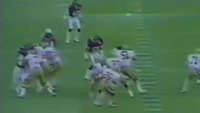 Tommy Kramer fumbles the 🏈 and its recovered by 49ers DL Dwaine Board. смотреть онлайн