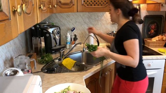 Сделала легкий салатик // модельная стрижка сына смотреть онлайн
