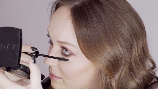 Sophisticated Burgundy Eye Makeup Tutorial | Avon смотреть онлайн
