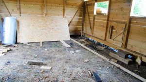 КАК ДЁШЕВО ПОСТРОИТЬ САРАЙ ДЛЯ КОЗ? БЕЗ ПОЛОВ И ПОТОЛКОВ! НОВЫЙ КОЗОВНИК/СТРОИТЕЛЬСТВО.