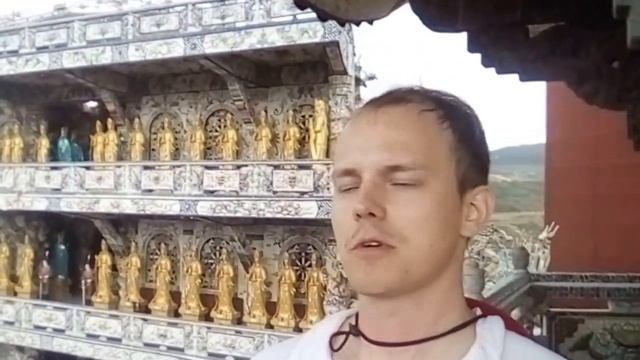 Храм из битого стекла в Муйне/Вьетнам смотреть онлайн