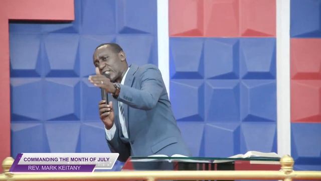 COMMANDING THE MONTH OF JULY SERVICE смотреть онлайн