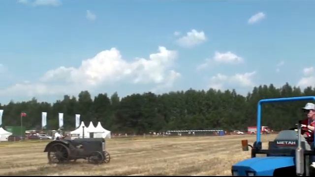 Шоу старинных тракторов: в ритме вальса... смотреть онлайн