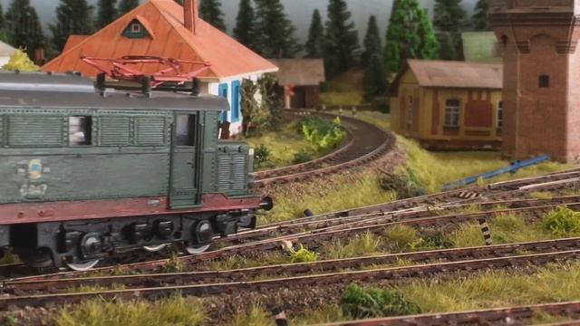 E44 electrical locomotive in soviet service - Трофейный электровоз Piko GDR H0 1/87 Е44-0047 смотреть онлайн