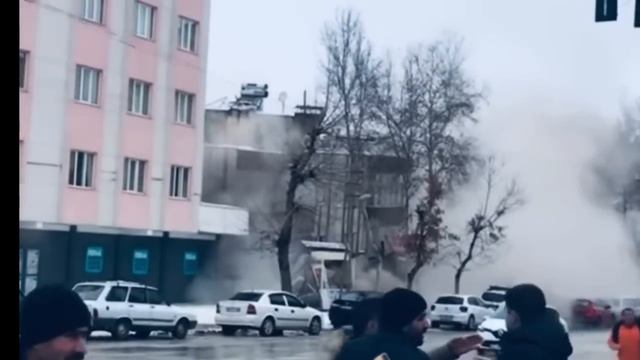 ЗЕМЛЕТРЯСЕНИЕ В ТУРЦИИ 🇹🇷 подробности (видео)ПРОСЬБА МОЛИТЬСЯ 🙏 смотреть онлайн