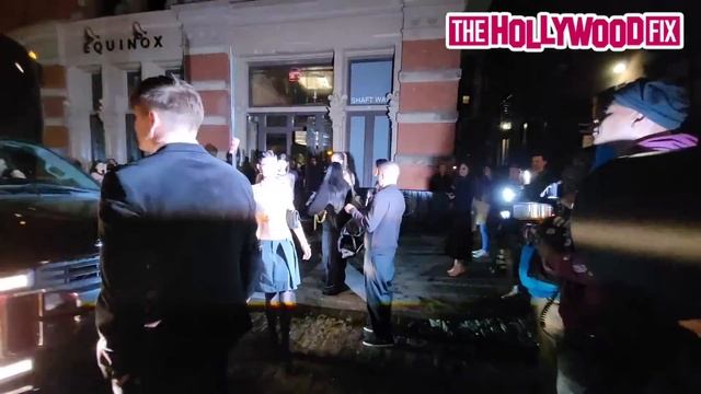 Leonardo DiCaprio & A Bus Full Of Models Leave A Private Party Together After The Met Gala In N.Y. смотреть онлайн
