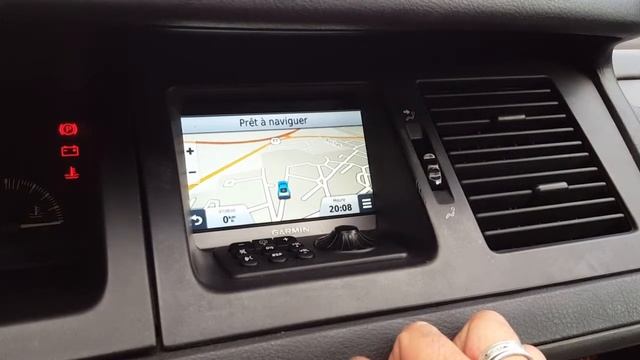 Integration GPS garmin nuvi 5" dans le tableau de bord d'une Safrane смотреть онлайн
