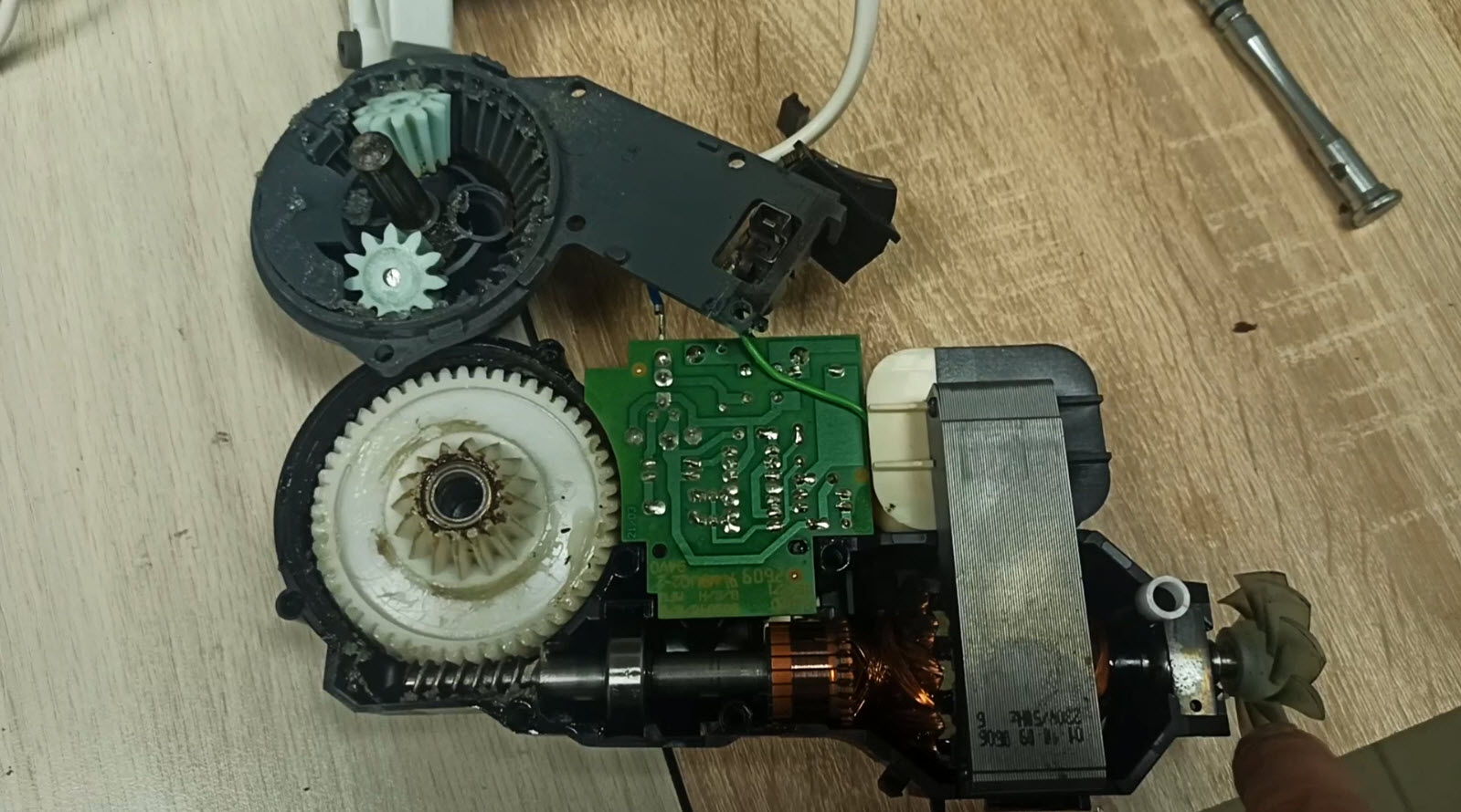 Ремонт мясорубки BOSCH MFW1501 смотреть онлайн