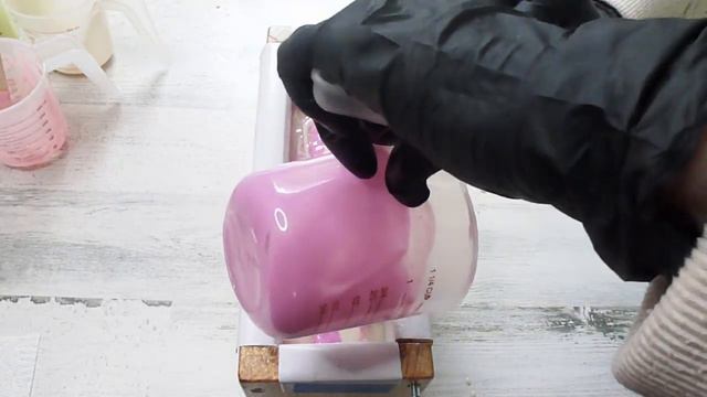 Making & Cutting Rose Soap | Hanger Swirl Technique with Flower Embeds смотреть онлайн