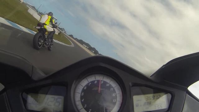 Phillip Island Track Day - Honda VFR800 - 07 Model