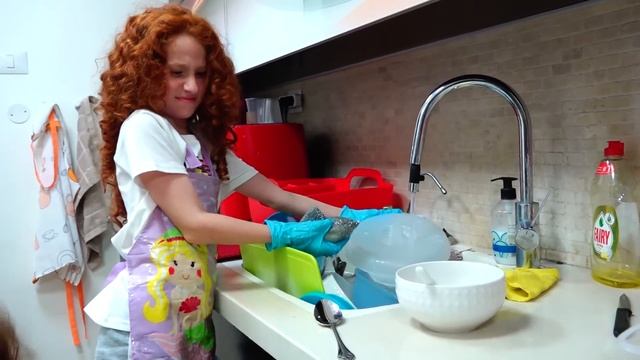 ? ПОЧЕМУ ПАТРИСИЯ НЕ ПОШЛА НА ВЕЧЕРИНКУ ❓ ПАТРИСИЯ СОБРАЛАСЬ НА ВЕЧЕРИНКУ К ДРУГУ | СКЕТЧ