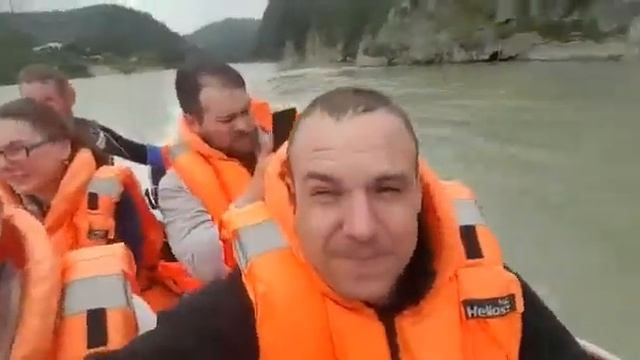 Горный Алтай. Катались на моторное лодке по катуни, Саня потерял кепку)) смотреть онлайн