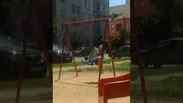 Вот как надо кататься на качелях смотреть онлайн