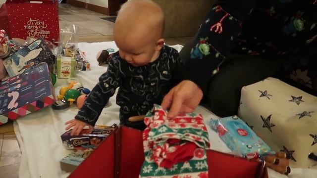 OPENING OUR NO BUDGET SECRET SANTA PRESENTS! CHRISTMAS EVE SPECIAL! смотреть онлайн