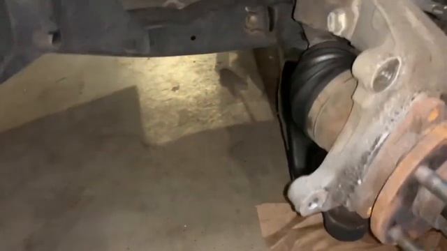 Chevy cobalt 2008. Como remover el balero delantero. How to remove font wheel bearing. смотреть онлайн
