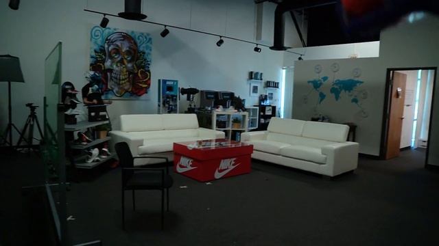 Saturday at Reshoesn8r: Box Avalanche and Nerf Fight ! смотреть онлайн