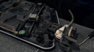 Как разобрать собрать дверь Mercedes CLA W117 W176 W246 GLA X156