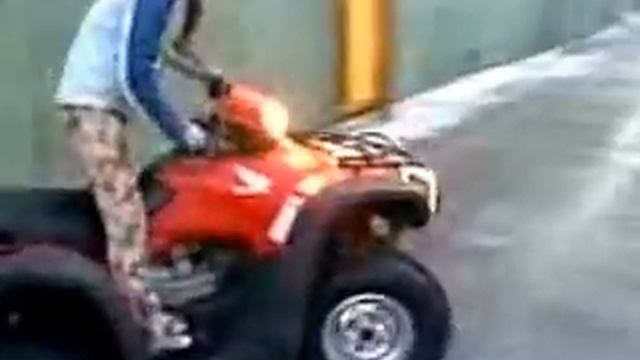 Что если девушку посадить на квадроцикл смотреть онлайн