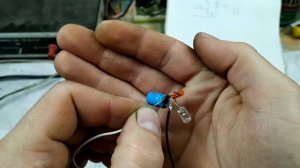 Супер-Простая схема мигалки на одном транзисторе.Собери и ты!