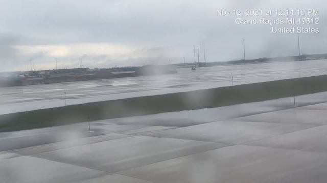 Departure at Grand Rapids Gerald R. Ford International Airport (Nov 12, 2021) смотреть онлайн