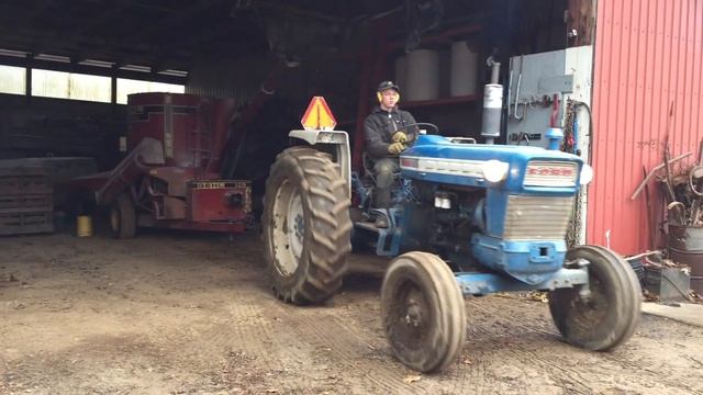 Mixing dry cow feed! смотреть онлайн