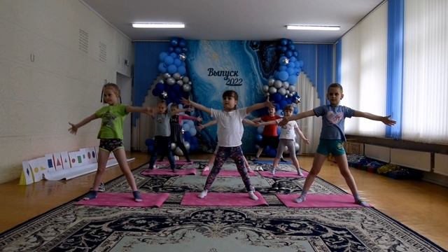 Степ-аэробика, старшая группа " Не детское время". Игровой стретчинг "История одного букета" смотреть онлайн