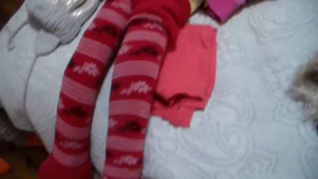 Одеваем большую куклу в зимнюю одежду. смотреть онлайн