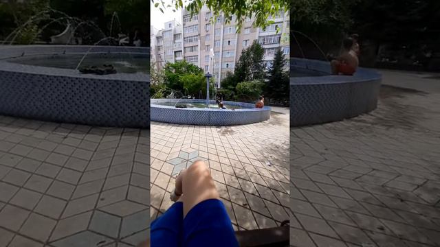 купаются в фонтане @город Благовещенск смотреть онлайн