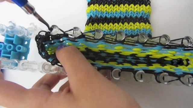 Craft Life Phone Sleeve or Purse on One Rainbow Loom fits iPhone & iPod смотреть онлайн