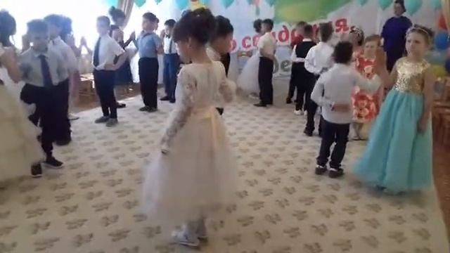 Злата танцует Вальс смотреть онлайн