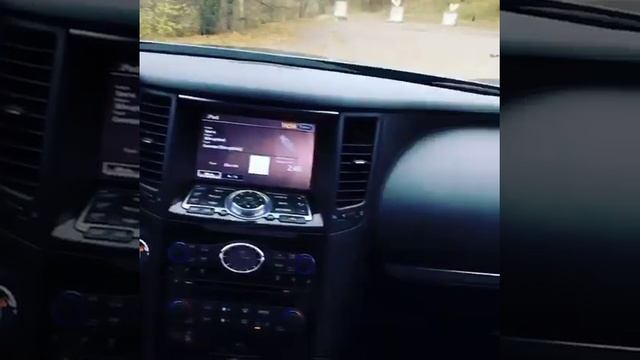 Infiniti QX70,