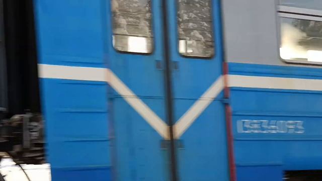ЭР9Т-692 прибывает на станцию Озерище смотреть онлайн