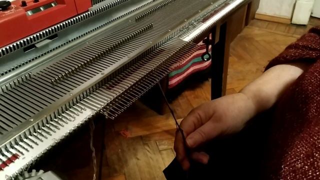 Продана. Японская перфокарточная вязальная машина Silver Reed SK700, 5 класс смотреть онлайн