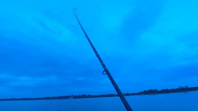 классная рыбалка с детьми на фидер и перемёт судаки подлещики смотреть онлайн