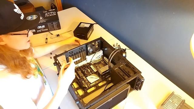 3 MONITORS, NO GPU?! ATR Ep1 смотреть онлайн