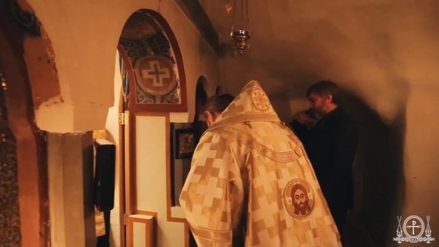 Память трех святителей почтили литургией в Дальних пещерах Киево-Печерской лавры смотреть онлайн