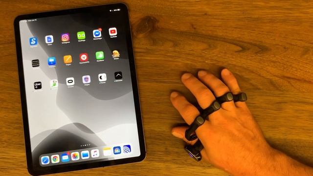 Use Tap to Completely Control Your iPad...without the bulk and weight of keyboards & trackpads смотреть онлайн