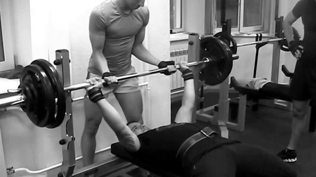 Тренировка жима лежа... смотреть онлайн
