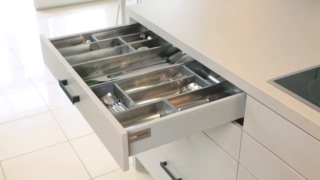 КУХНЯ - открывание выдвижного ящика ( шухляды ) под вилки и ложки, лоток на столовые приборы смотреть онлайн