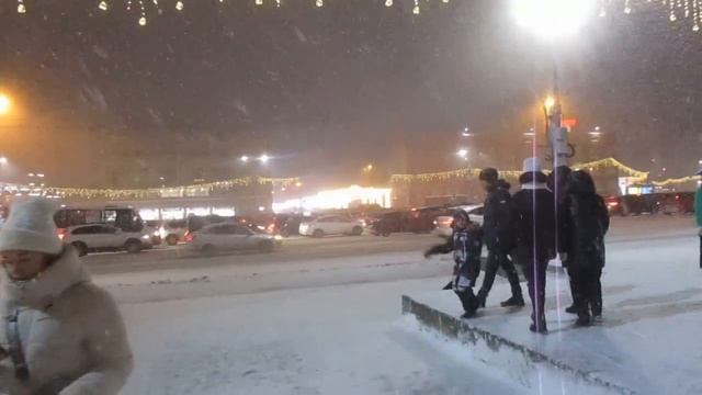 Новогодние народные гулянья. Сквер перед Оперным Театром. Новосибирск. смотреть онлайн