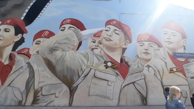 Стена с новым граффити на Таганской площади. Я в ужасе...??? смотреть онлайн